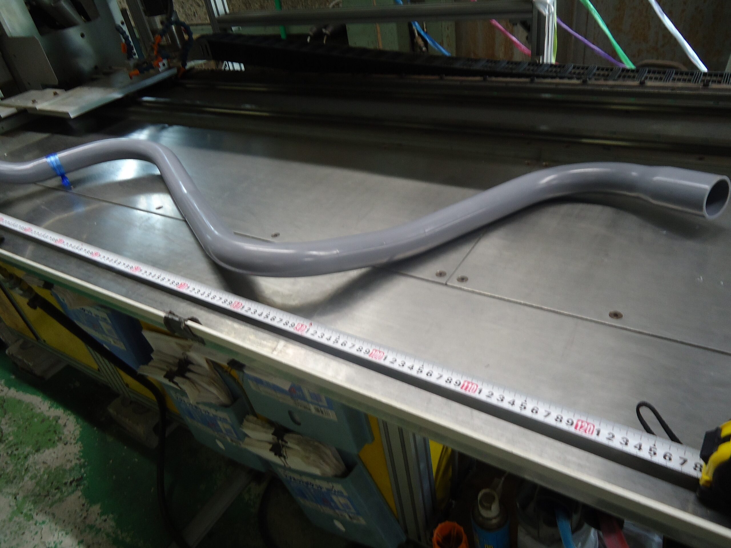 複雑な3次元曲げ加工が可能な塩化ビニールパイプ加工