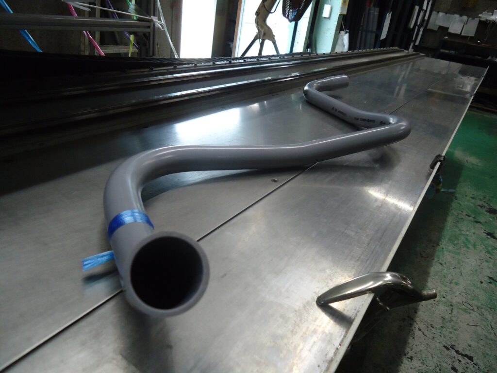 複雑な3次元曲げ加工が可能な塩化ビニールパイプ加工