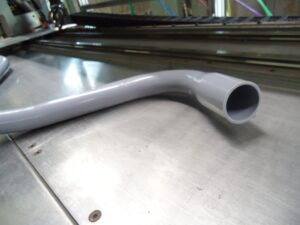 複雑な3次元曲げ加工が可能な塩化ビニールパイプ加工