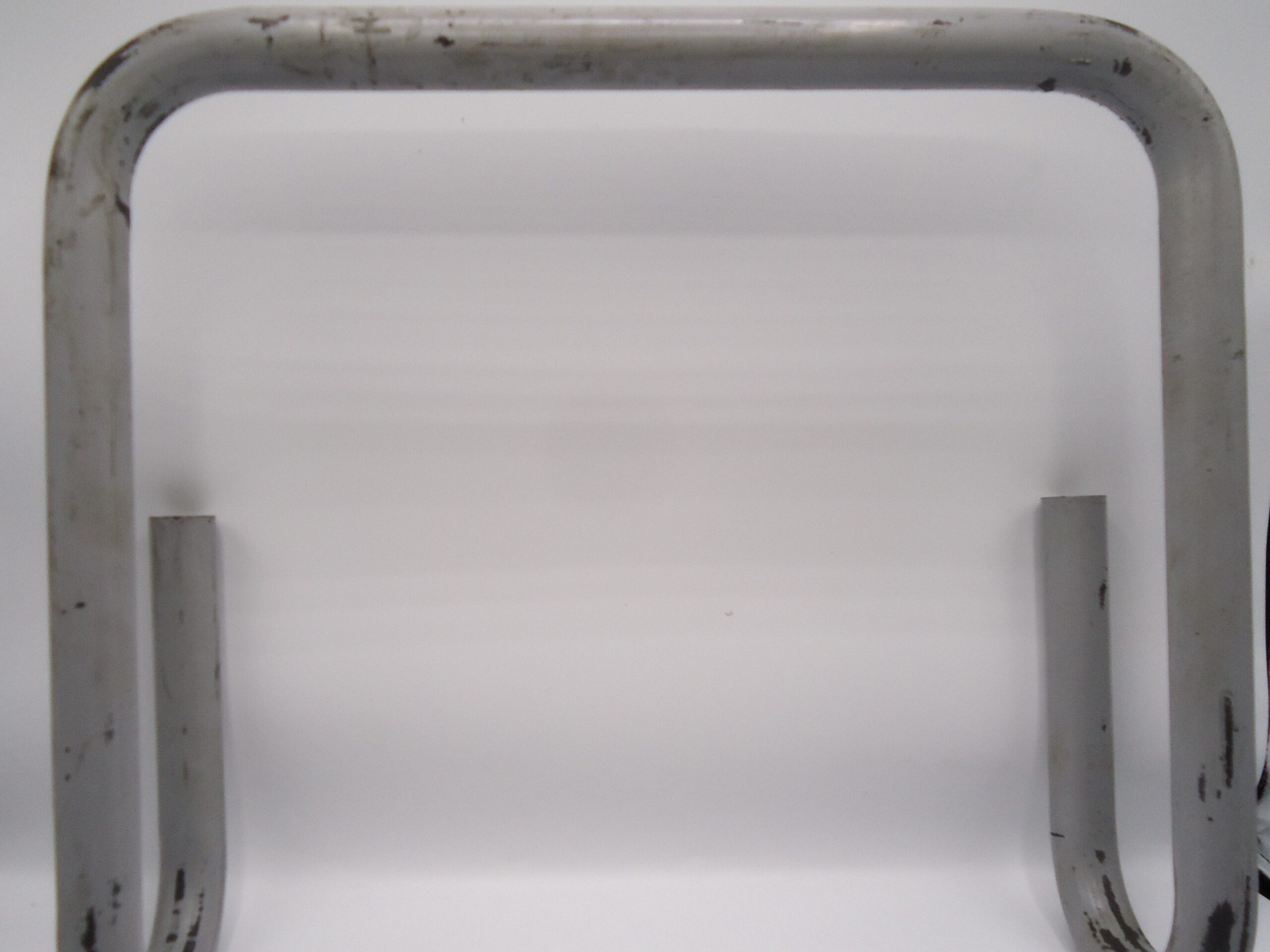 パイプ形状と軽さを活かした台車ハンドル