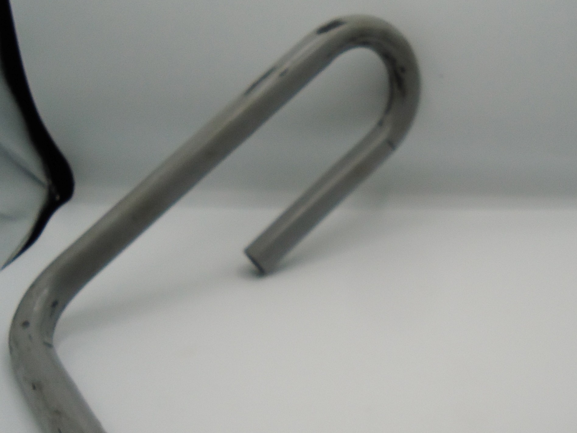 パイプ形状と軽さを活かした台車ハンドル